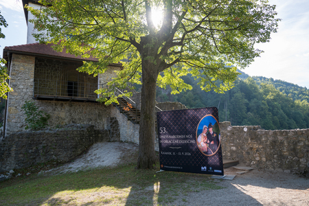53. Dnevi narodnih noš in oblačilne dediščine_novinarska konferenca (2)